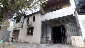 incendio fatal en barrio cumelen: por que el padre del joven calcinado es el principal sospechoso