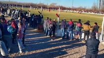 La Policía detectó que vendían bebidas alcohólicas en la cancha y lo comunicó al Juzgado de Paz. 