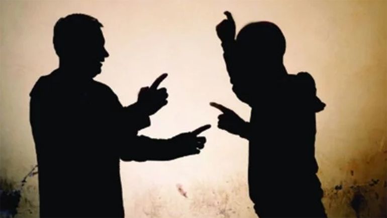 Dos borrachos se pelearon a piñas en la calle: qué castigo recibieron