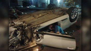 perdio el control del auto y volco sobre la ruta 22