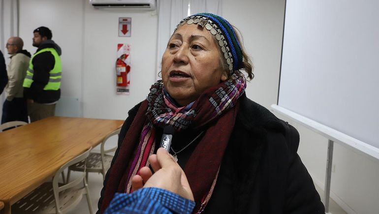 María Valentina Curufil, lonco de la comunidad Peñi Mapu.