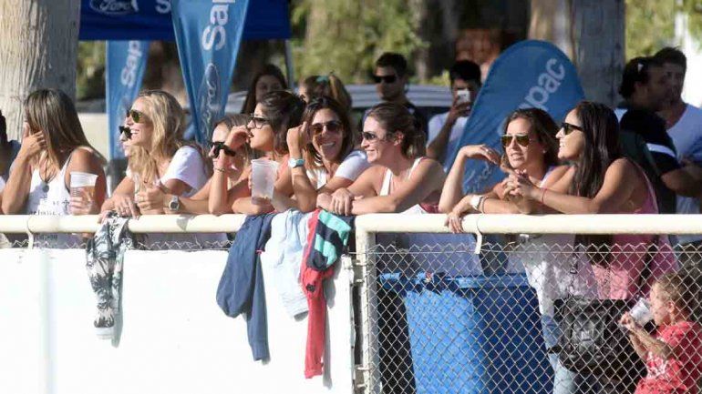 Las chicas le pusieron color y belleza a la tarde cipoleña.