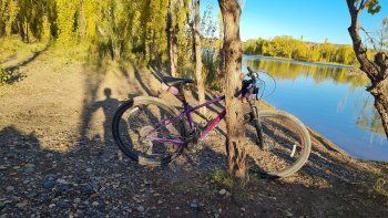 cipolenas fueron a tomar mates al rio y les robaron las bicis cipolenas fueron a tomar mates al rio y les robaron las bicis