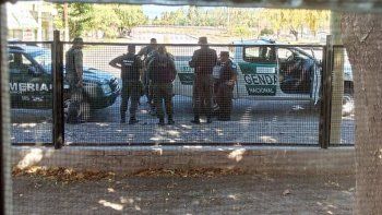 se enojo por el corte en la ruta 151 y amenazo a todos con un arma 