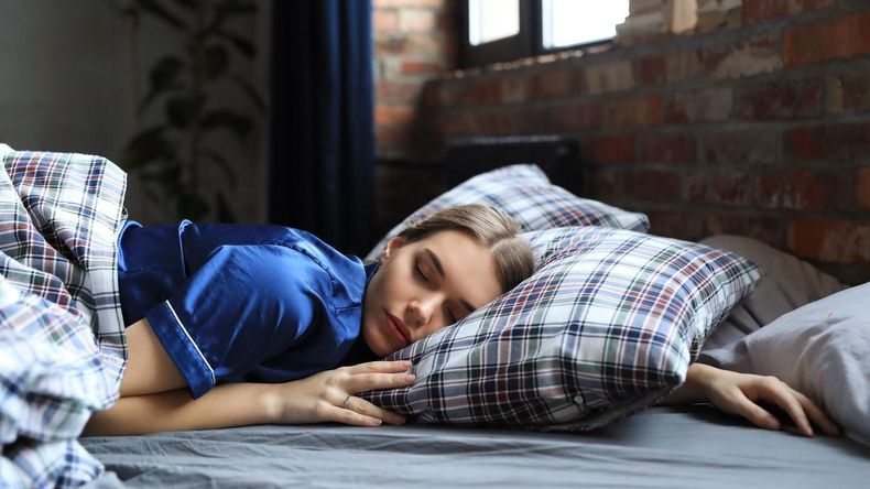 Un frasco con sal gruesa al lado de la cama: la recomendación positiva del Feng Shui para hacer por la noche