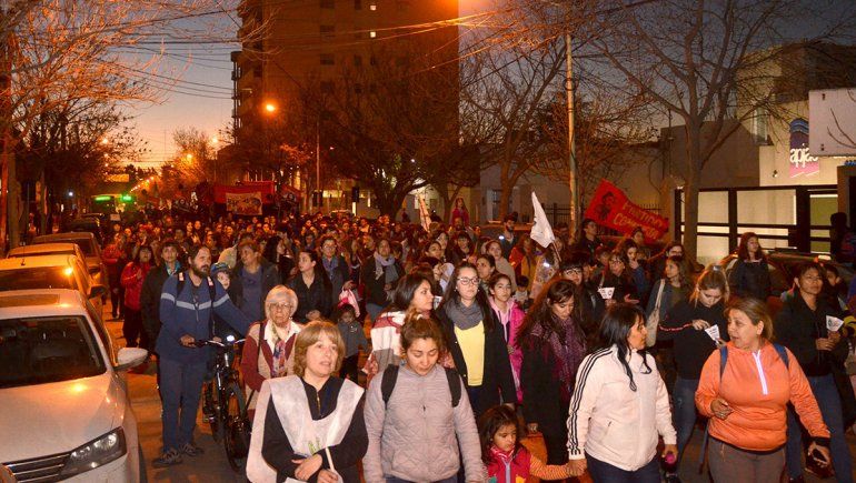 ¡Basta de matarnos! Cipolletti se sumó a las marchas en contra de los femicidios