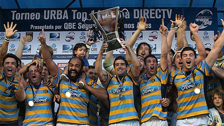 Hindú con la Copa del último Nacional del Clubes. Todas sus figuras arribarán hoy a Cipolletti.&nbsp;