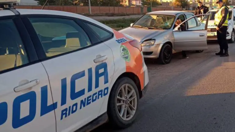 El grave hecho ocurrió en el cruce de Mengelle y Fernández Oro.
