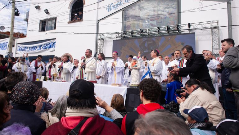 La Iglesia organizó un acto para desagraviar la figura del Papa tras los insultos de Javier Milei.