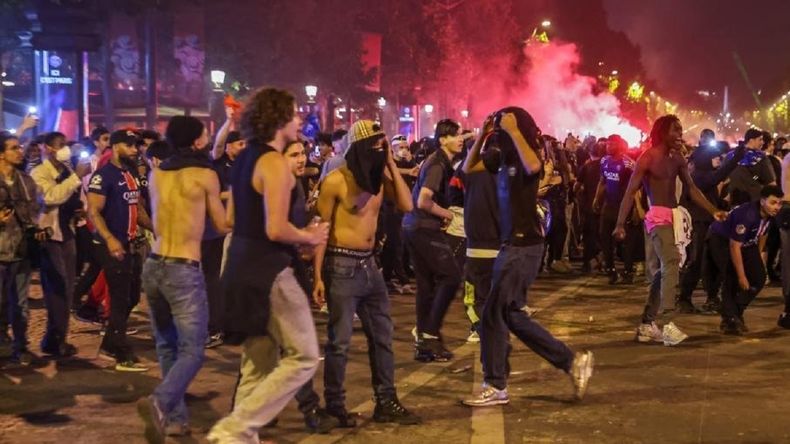 Caos en Francia: dos muertos y 500 detenidos en los festejos del PSG