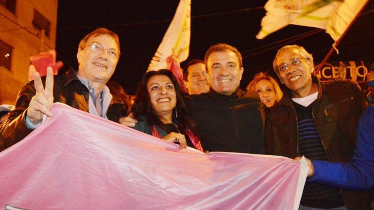 El vicegobernador Pedro Pesatti festejó con Sabina Costa en Allen.