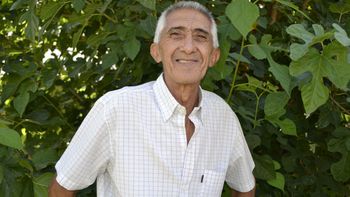 El flaco Miguel Lacalle se mantiene activo y con una energía juvenil a sus 71 años. Trabajó desde que era adolescente. Y se jubiló como enfermero después de 47 años en la salud pública. Sigue siendo dirigente de UPCN, afiliado a la UCR y xeneize.