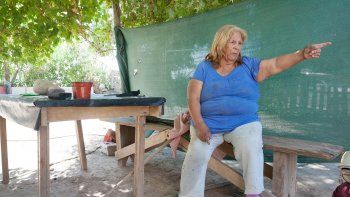 Elena Sáenz, vecina del paraje Santa Marta, contó lo difícil que se vuelve vivir rodeados de basura.