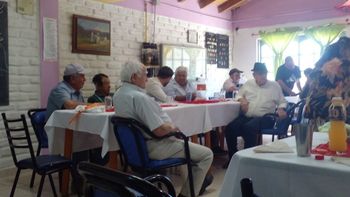 El intendente Buteler mantuvo una reunión con vecinos de Las Perlas. La regularización de las tierras está entre las prioridades de su gestión. 