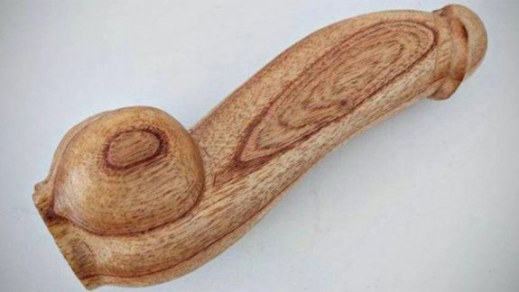 Se cayó la millonaria licitación de los penes de madera