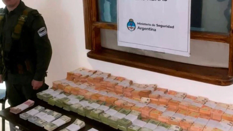 Transportaba una fortuna en pesos, dólares y euros y fue descubierto