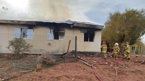 Dos obreros muertos y una docente grave por una explosión en la escuela