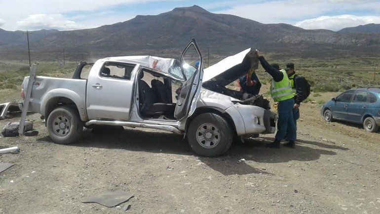 Dos turistas españoles murieron al volcar con la camioneta cerca de El Huecú
