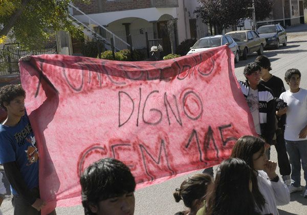 Tomarán un colegio en Fernández Oro