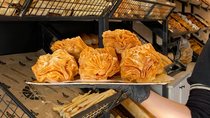 La panadería Tentaciones, una de sus sucursales ubicada en San Martín y Puerto Belgrano con picos de venta esta semana.