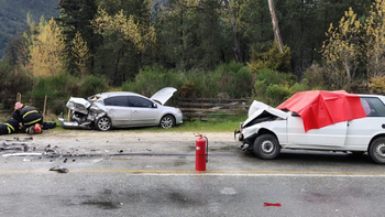 un muerto y tres heridos en un impactante accidente en la ruta camino a lago puelo