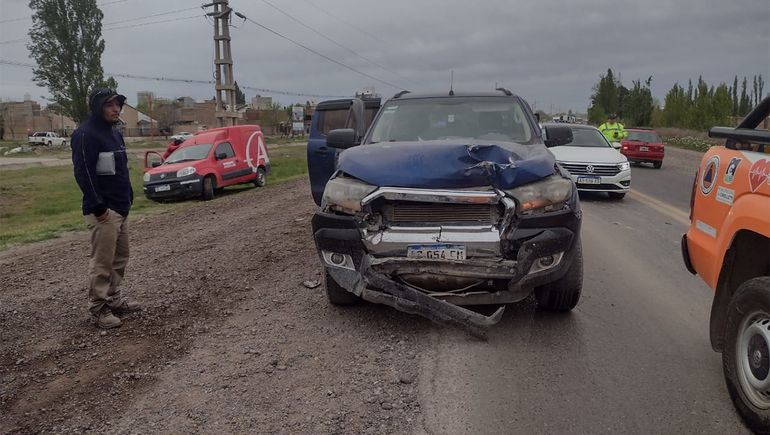Subió a la Ruta sin mirar y chocó una camioneta de Andreani