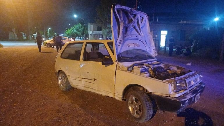 El Fiat Uno del hombre que protagonizó una riesgosa persecución policia. Había sido denunciado por violencia de género y violó la prohibición de acercamieto a su ex.&nbsp;