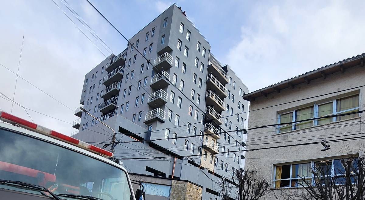 Murió al caer por hueco de ascensor cuando hacía tareas de mantenimiento con su padre