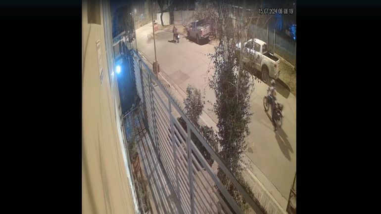 Los ladrones se llevaron las dos motos corriendo. Hasta el momento no han aparecido.&nbsp;