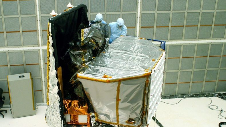 Swift, preparado para su lanzamiento en 2004, terminó su misión el 20 de octubre y se encamina a reingresar en la atmósfera (Foto: NASA) | LMCipolletti.com Swift, preparado para su lanzamiento en 2004, terminó su misión el 20 de octubre y se encamina a reingresar en la atmósfera (Foto: NASA)