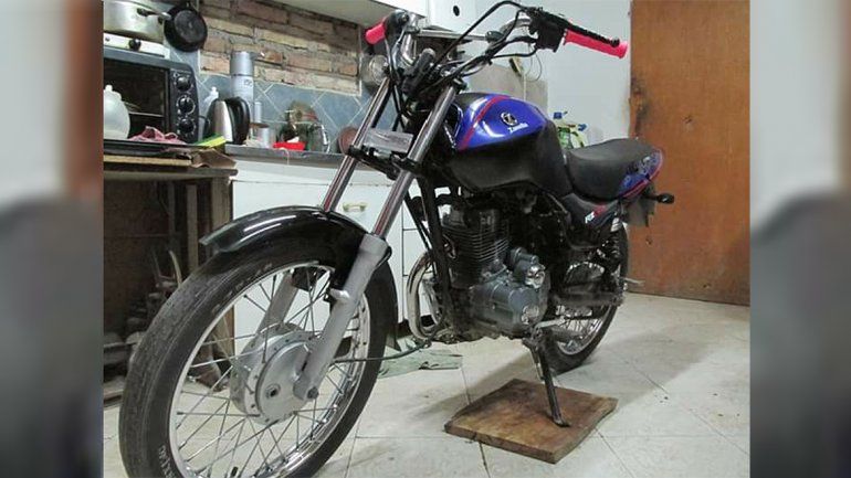 Le robaron la moto a un alumno mientras estudiaba en la escuela