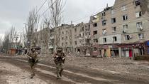 ucrania dice que todavia controla bajmut y resiste