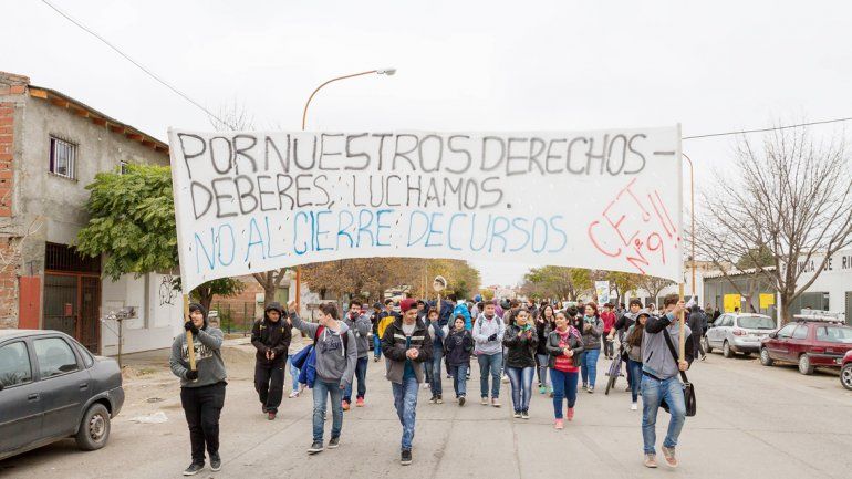 Los alumnos encabezaron la protesta impulsada por la Unter.