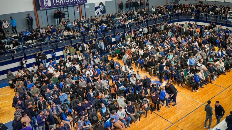 Graves incidentes en la Asamblea de Gimnasia de la Plata. | LMCipolletti.com Graves incidentes en la Asamblea de Gimnasia de la Plata.