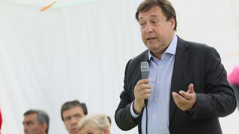 El gobernador criticó duramente a Edersa y denunció extorsiones.