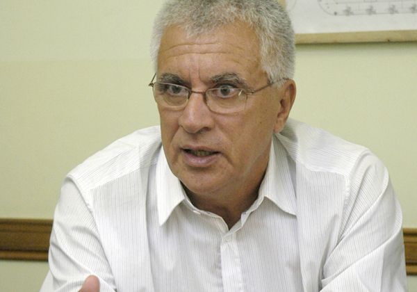 Arriaga propuso utilizar el aeropuerto de Esquel para el turismo de Bariloche