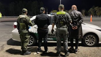detuvieron a un asesor del senado que llevaba 92 pastillas de extasis