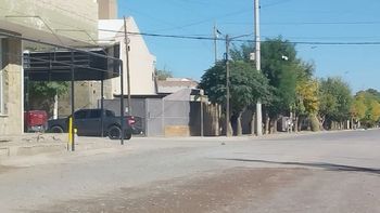 El atraco se registró el sábado por la noche en Mitre al 600, en Fernández Oro.