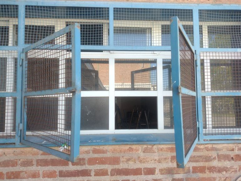 Unter pide serenos y alarmas en todas las escuelas