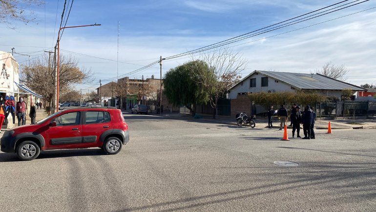 Personal policial de Criminalística trabajó en el lugar.