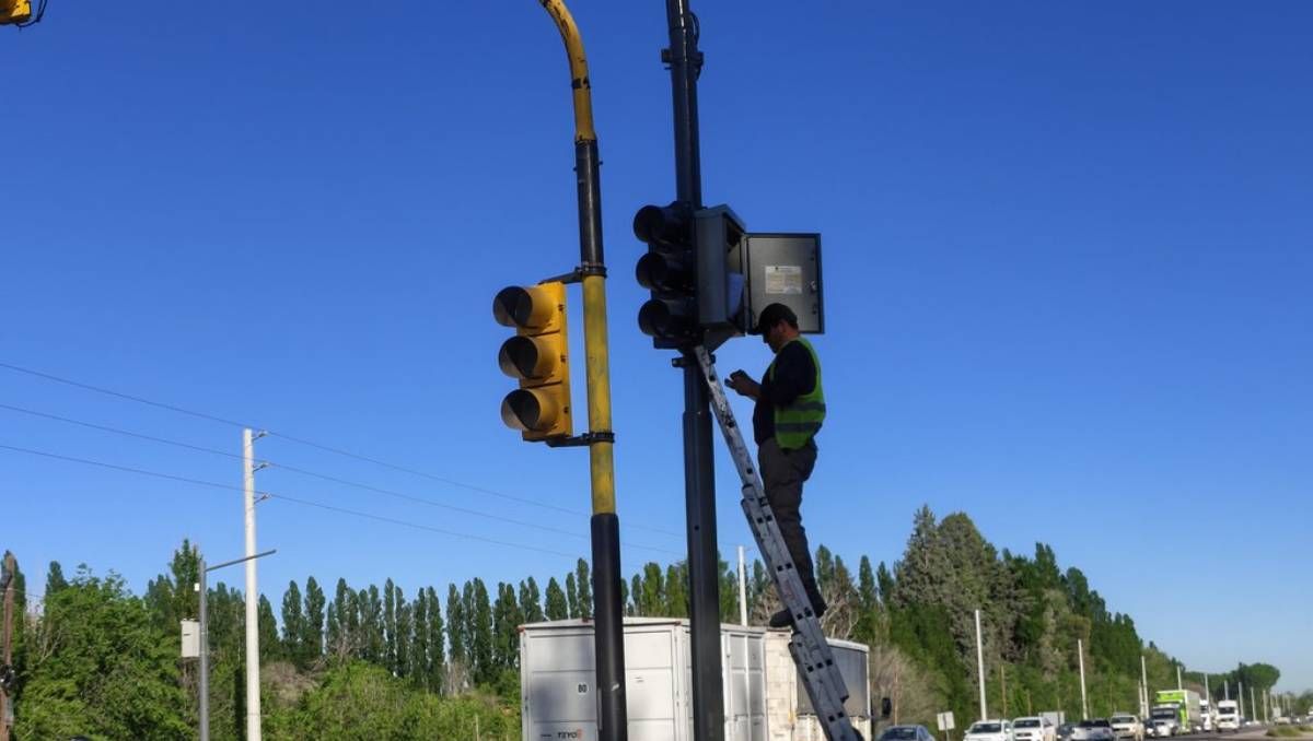 Los nuevos semáforos inteligentes se suman a los que ya estaban en funcionamiento.