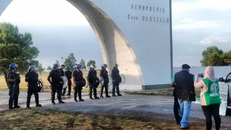 ATE bloquea los accesos al aeropuerto de Viedma por la llegada del presidente Macri