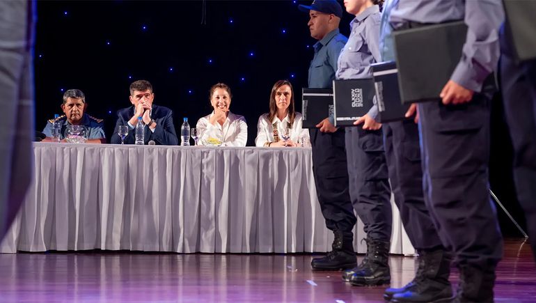 Egresaron 48 nuevos agentes de la Escuela de Policía