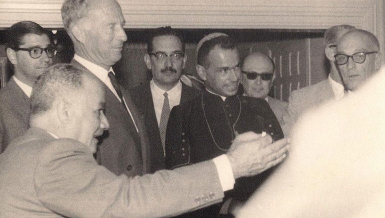 Don Héctor, gobernador Asmar, Obispo Jaime de Nevares, entre otros.