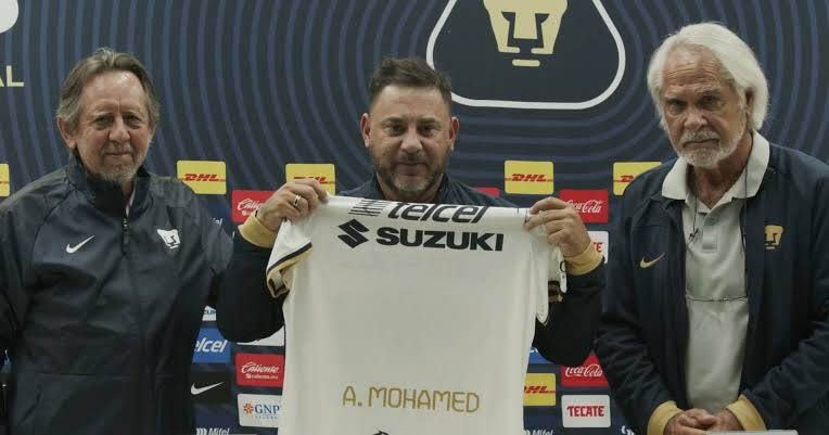 El Turco Mohamed fue presentado como DT de Pumas.