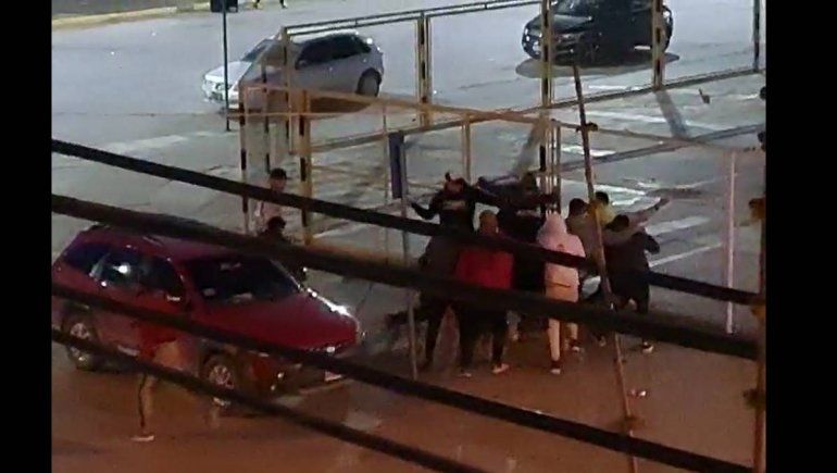 Videos: salvaje enfrentamiento frente al Club Cipolletti