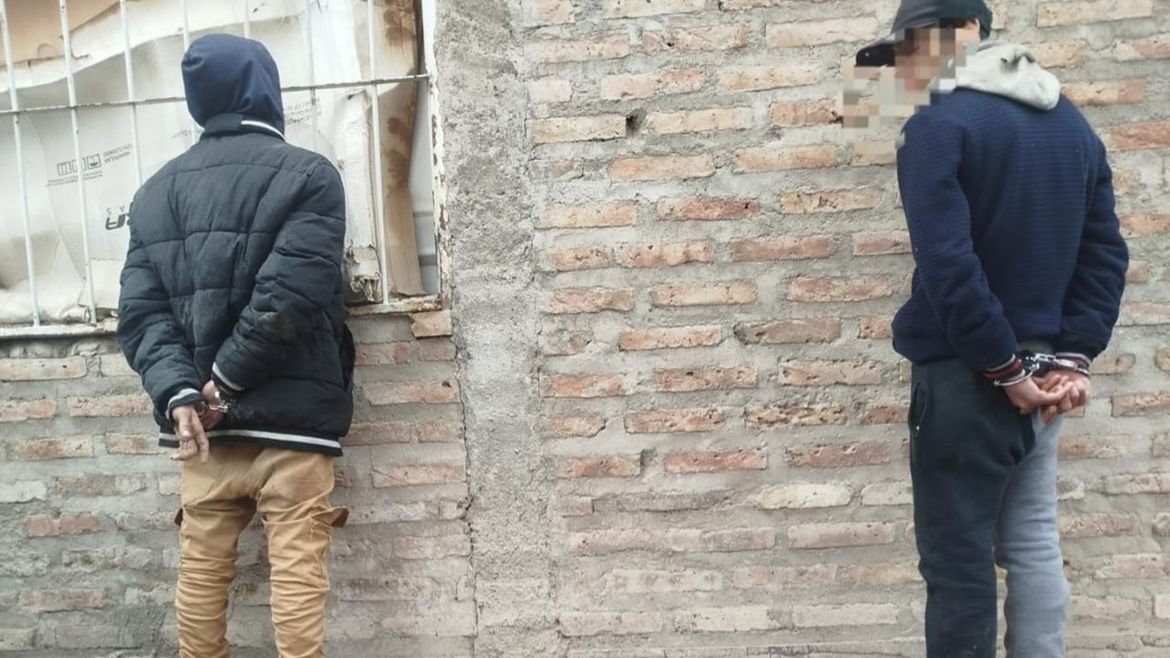 Los hombres fueron detenidos por efectivos de la Subcomisaría 69°. Foto: Gentileza. | LMCipolletti.com Los hombres fueron detenidos por efectivos de la Subcomisaría 69°. Foto: Gentileza.