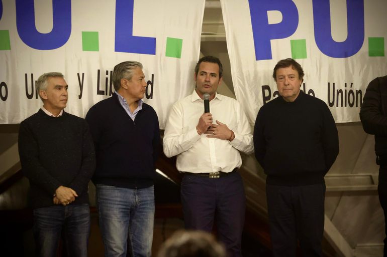 El Gobernador llam&oacute; a respaldar a Andrea Confini, Facundo L&oacute;pez y Juan Pablo Muena, candidatos de Juntos Defendemos R&iacute;o Negro.