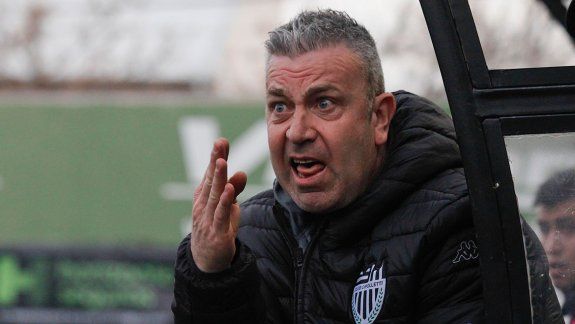 El técnico albinegro pretende otra actitud de su equipo de cara al inicio de la temporada en el Federal A.
