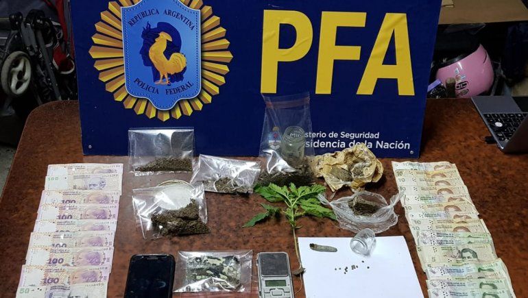 Federales cipoleños reventaron un kiosco en el que vendían bagullos